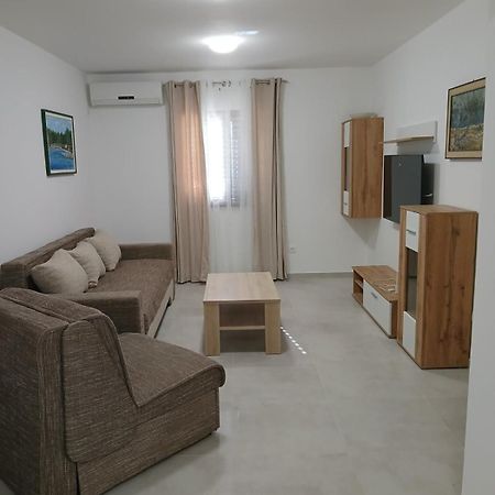 Apartments Njivice Bajcic Eksteriør bilde