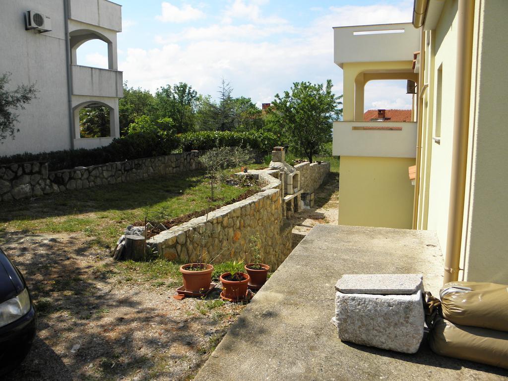 Apartments Njivice Bajcic Eksteriør bilde