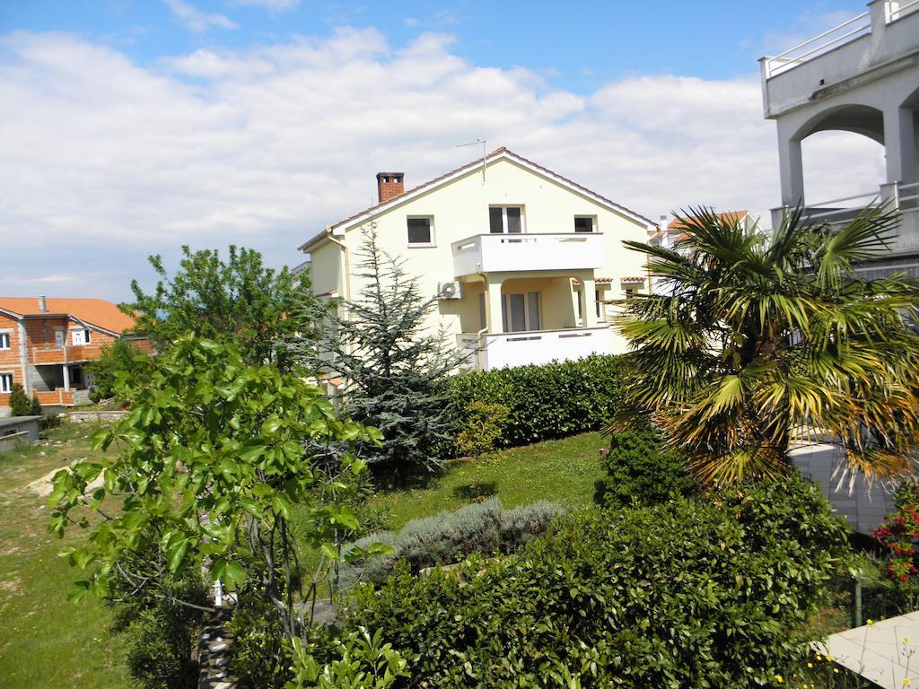 Apartments Njivice Bajcic Eksteriør bilde