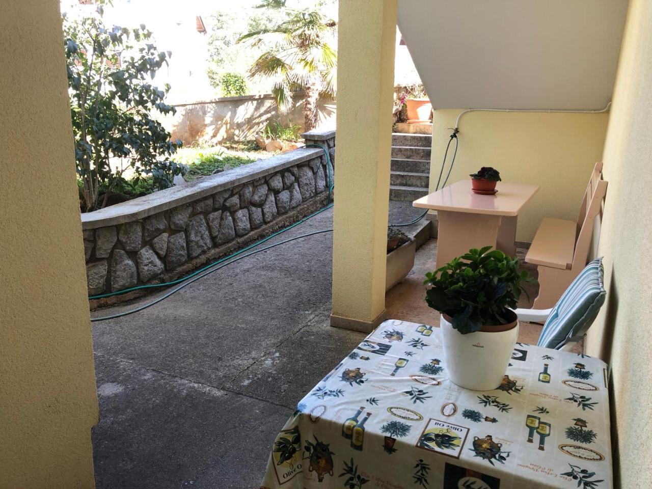 Apartments Njivice Bajcic Eksteriør bilde