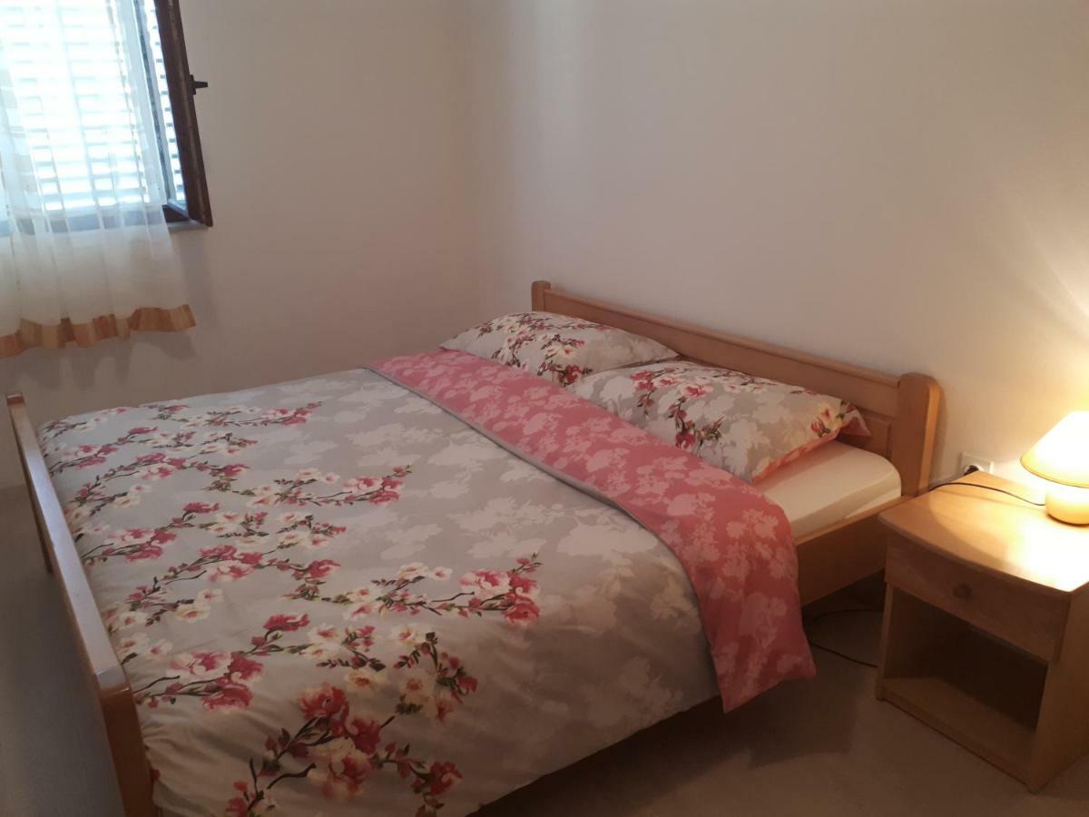 Apartments Njivice Bajcic Eksteriør bilde